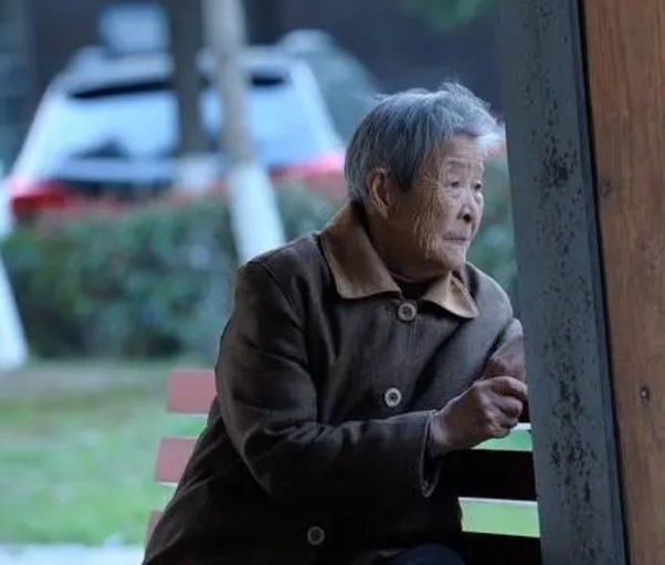 直播间的“儿子”、“女儿”们，荼毒着全国的老年人（2023直播行业曝光）